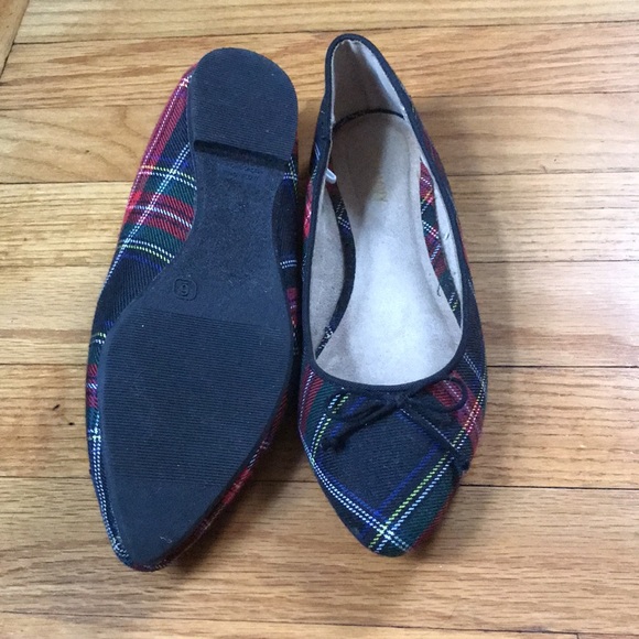 Old Navy women’s holiday plaid flats SZ 6 new/like new - Picture 3 of 3
